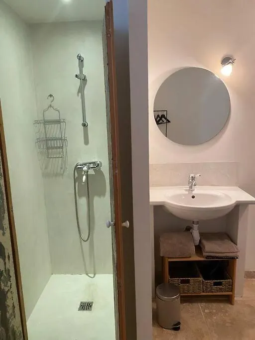 Charmant Pied A Terre Arlesien, Rez De Chaussee Lejlighed  Arles